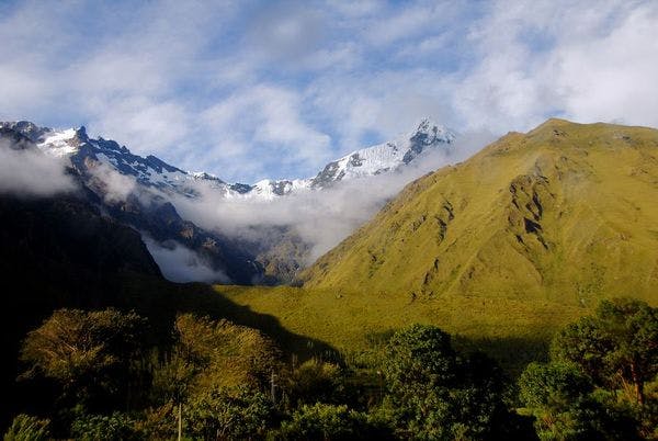 Los jóvenes mochileros que arriesgan sus vidas en el valle de la cocaína en Perú