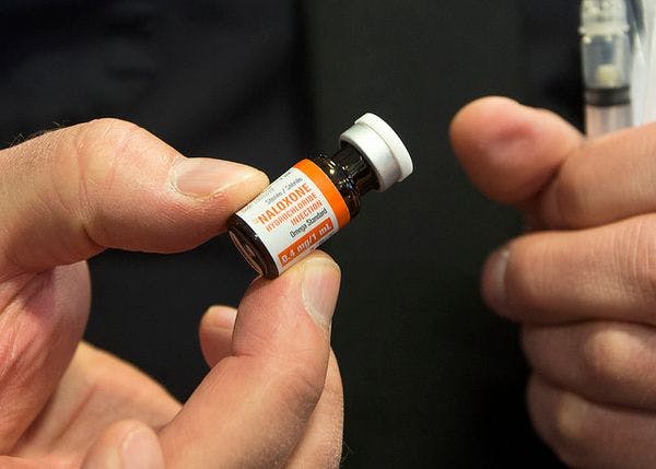 ¿La próxima naloxona? Empresas e investigadores buscan mejores medicamentos para tratar las sobredosis