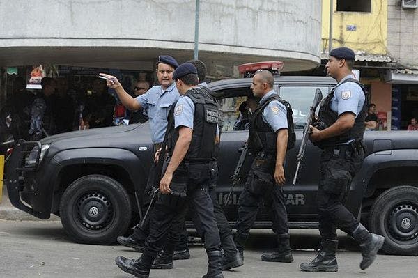 ‘Atrapadas indefensas en el fuego cruzado’: Las familias de Río de Janeiro se enfrentan a muertes por violencia policial