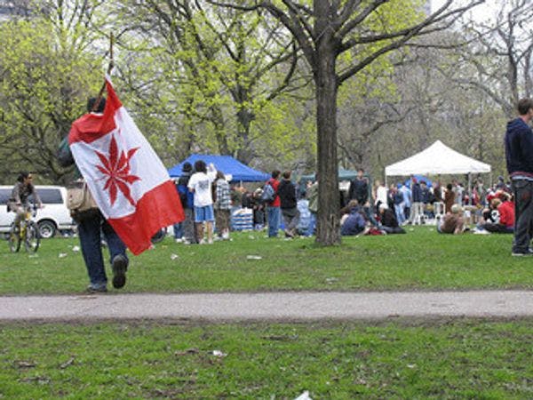 Vancouver devient la première ville canadienne à règlementer le marché grandissant de marijuana