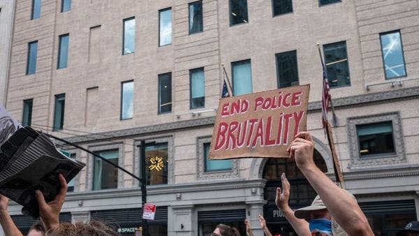 Canada : Le projet de loi C-22 apporte de bonnes modifications aux politiques sue les drogues mais ne suffit pas, affirment des militant-es