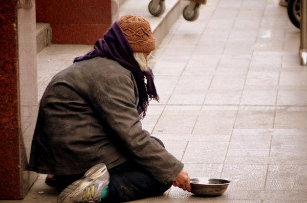 La caractérisation incorrecte de la relation entre la consommation de drogue et le sans-abrisme