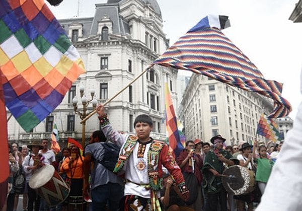 La líder interina de Bolivia se reúne con la enviada de la ONU entre temores de violencia