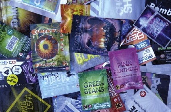 Substances psychoactives : la nouvelle loi sévère pousse le marché vers la clandestinité au Royaume-Uni