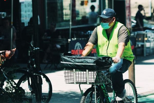 Ben, pair-éducateur à Maurice : « Pendant le confinement, nous avons dû organiser des distributions alimentaires pour pallier la précarité grandissante »